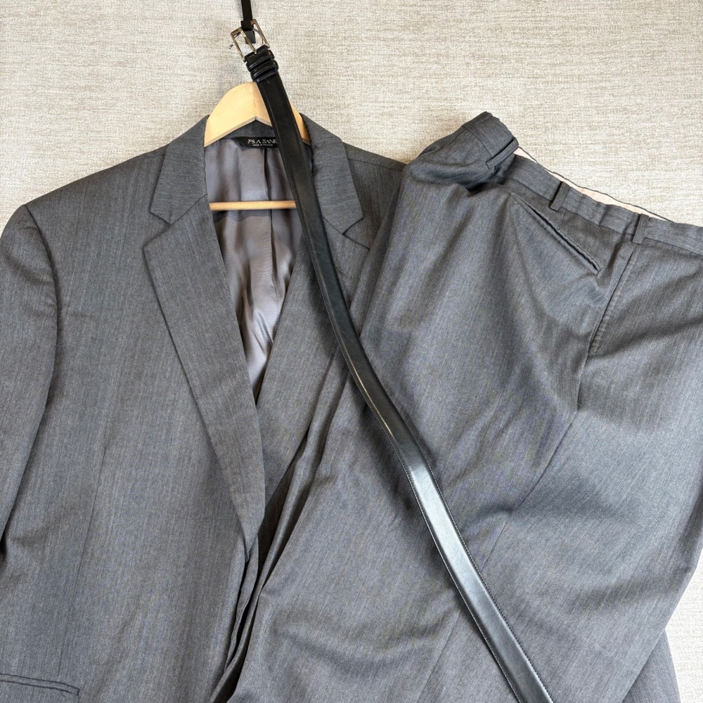 Jos A Bank Signature Collection Grey Herringbone Striped Suit 50 Long 48W w/Belt